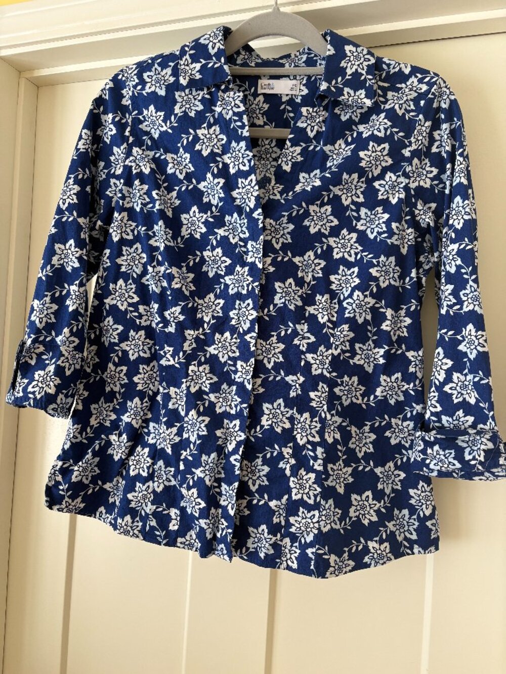 Floral button-down 3/4 sleeve shirt. Petite Small, machine-washable